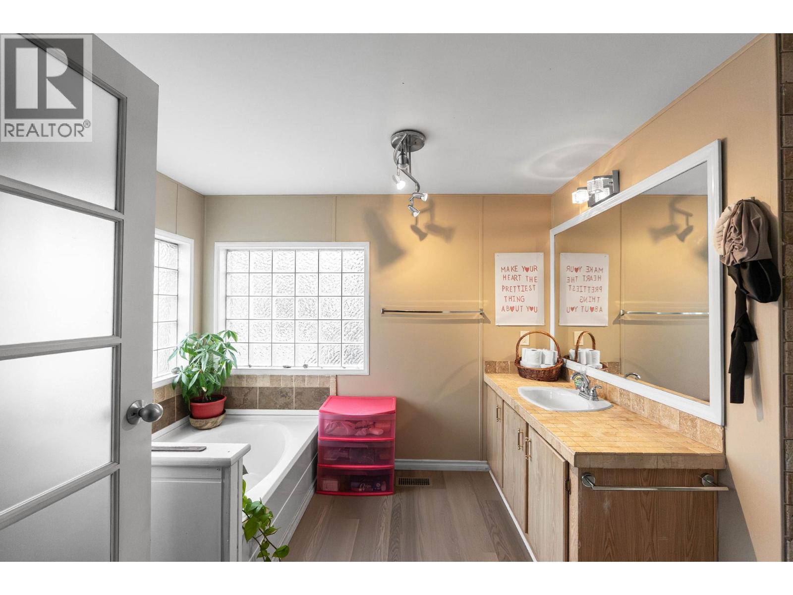 98 2005 Boucherie Road, Westbank