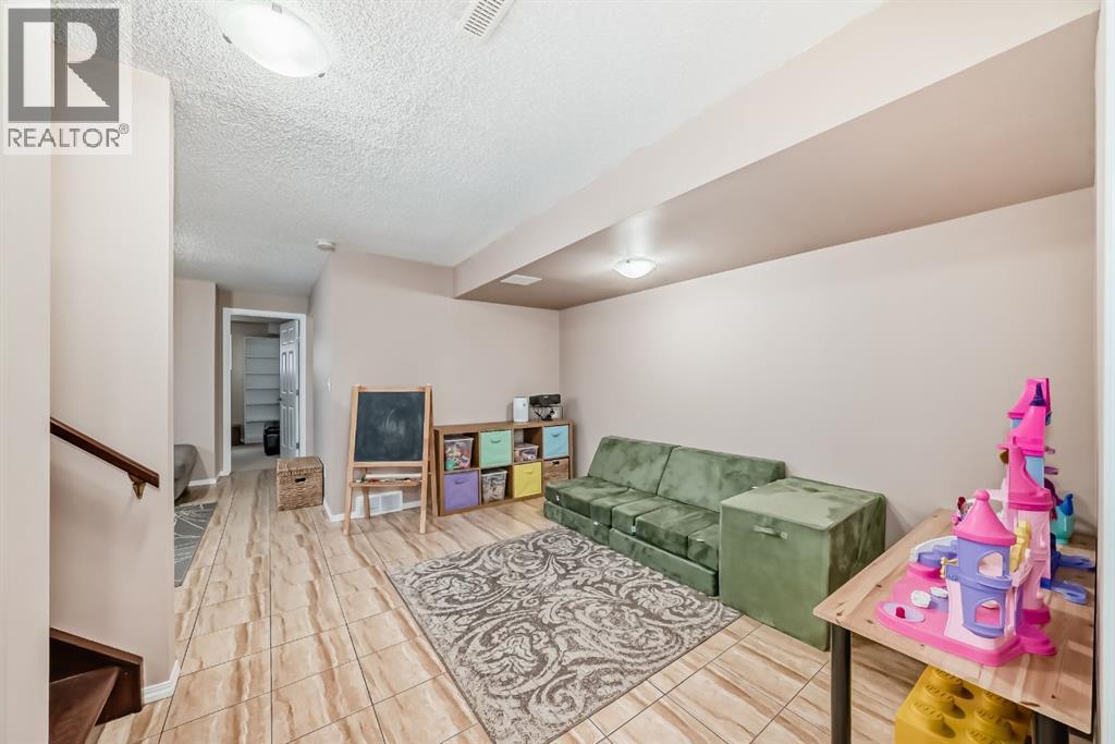 Single Family House Bungalow for Sale in  Berkley Road NW Beddington Heights Calgary 