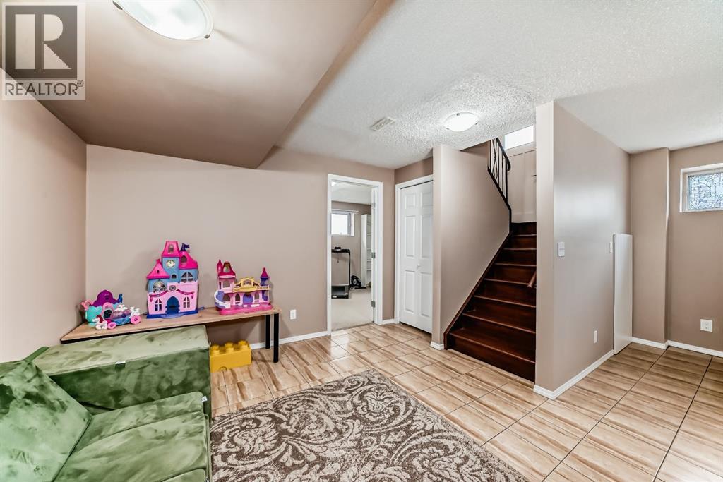 Single Family House Bungalow for Sale in  Berkley Road NW Beddington Heights Calgary 