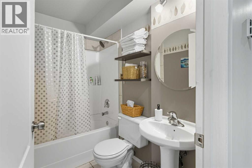 Single Family House for Sale in  Tuscarora Close NW Tuscany Calgary 