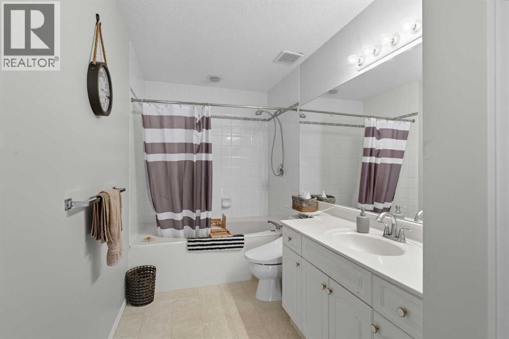 Single Family House for Sale in  Tuscarora Close NW Tuscany Calgary 