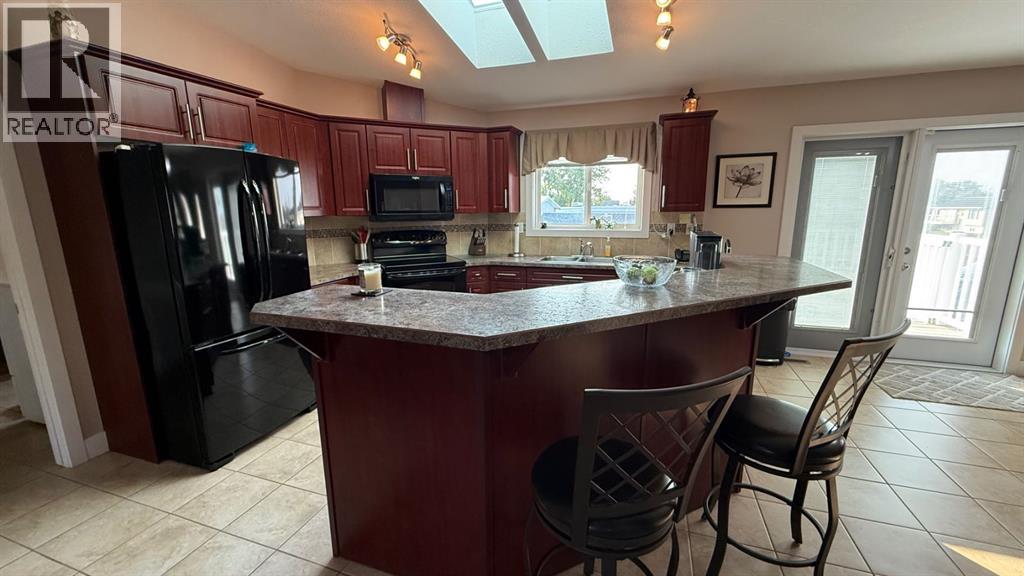 219 1 Avenue E - Photo 5 of 49, Youngstown, Alberta