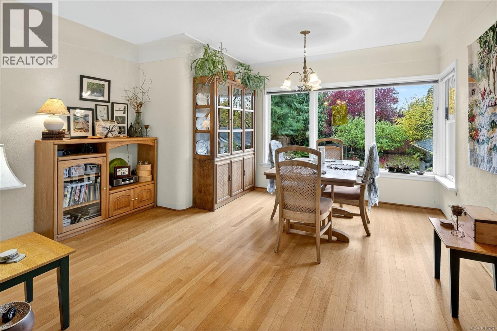 416 RICHMOND AVE - 6