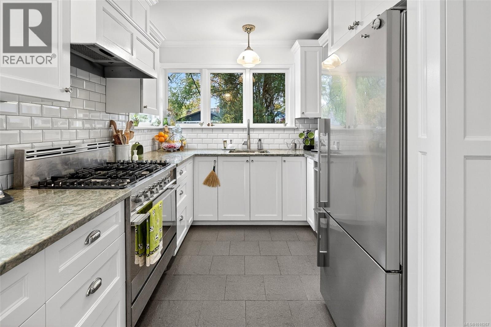 416 RICHMOND AVE - 5