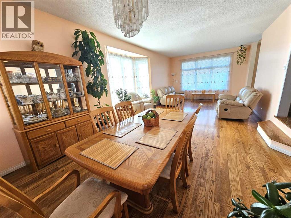 Single Family House for Sale in  Woodbrook Road SW Woodbine Calgary 