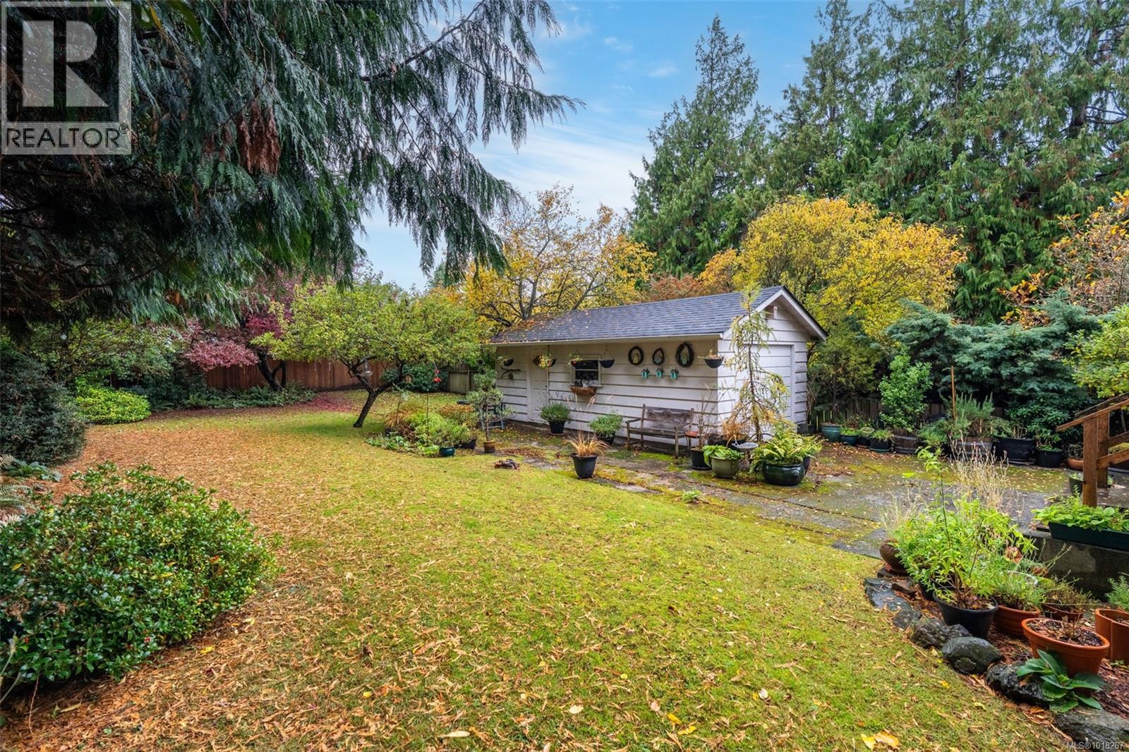 416 RICHMOND AVE - 35