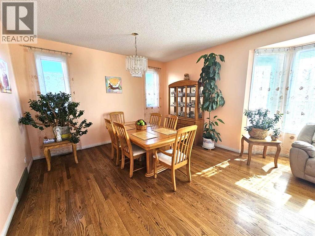 Single Family House for Sale in  Woodbrook Road SW Woodbine Calgary 