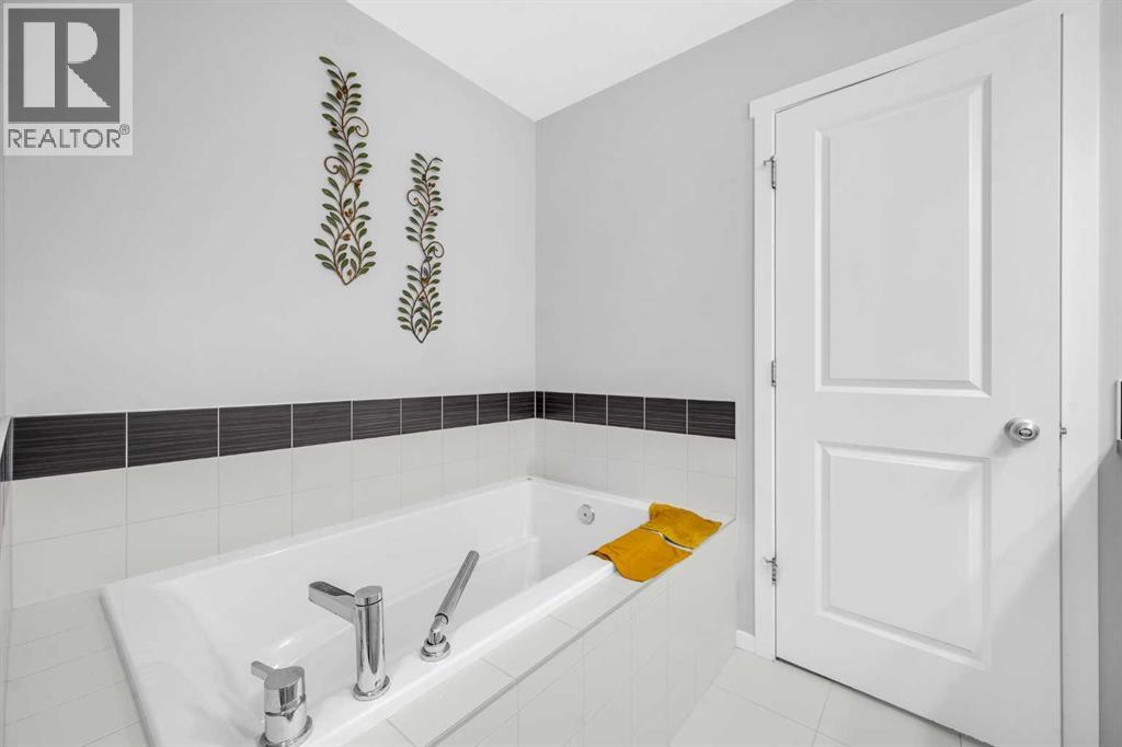 Single Family House for Sale in  Nolanhurst Heights NW Nolan Hill Calgary 