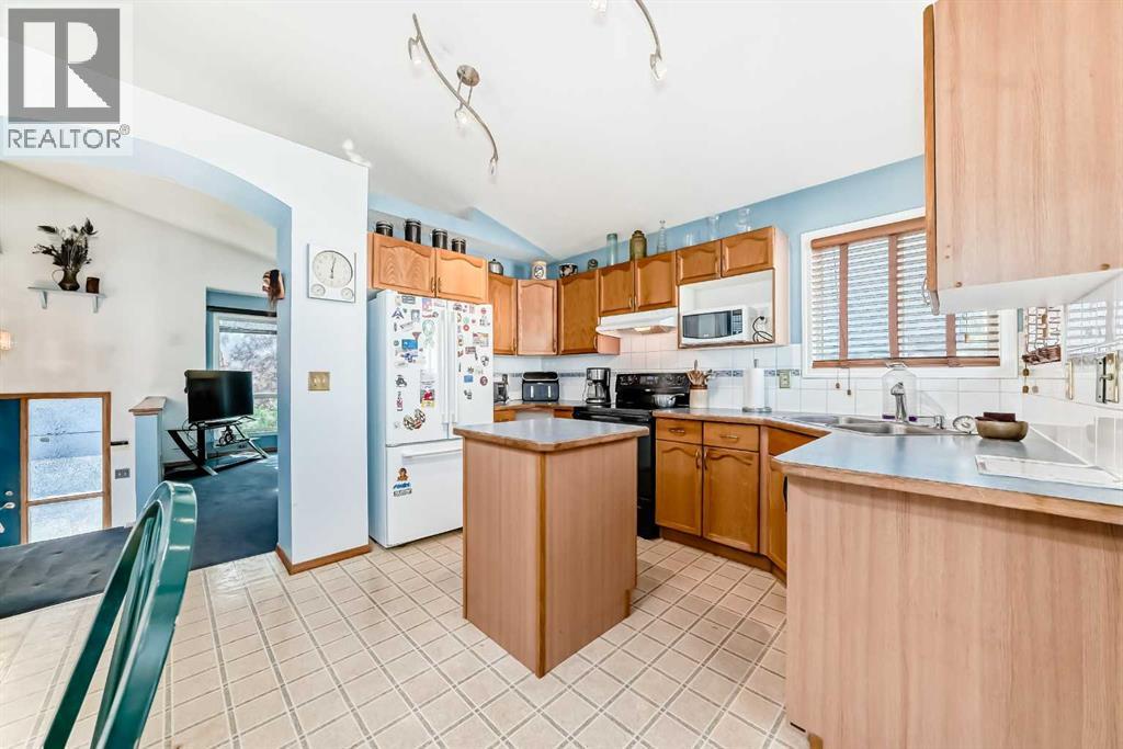 Single Family House Bi-level for Sale in  ERIN MEADOW Way SE Erin Woods Calgary 