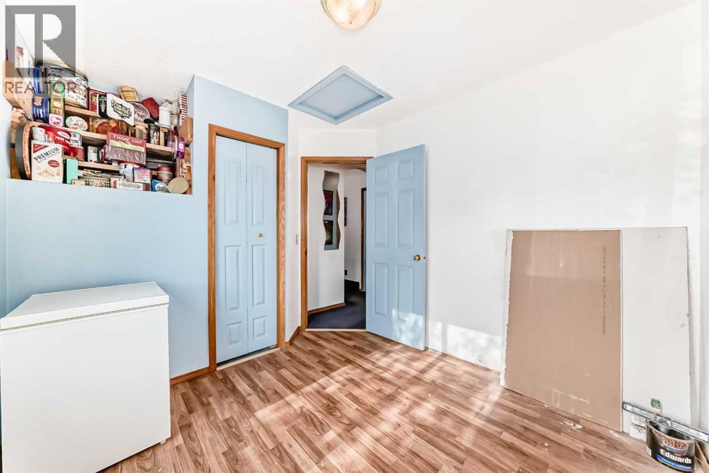 Single Family House Bi-level for Sale in  ERIN MEADOW Way SE Erin Woods Calgary 