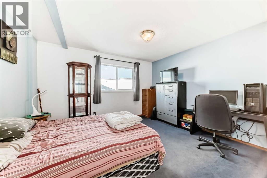 Single Family House Bi-level for Sale in  ERIN MEADOW Way SE Erin Woods Calgary 