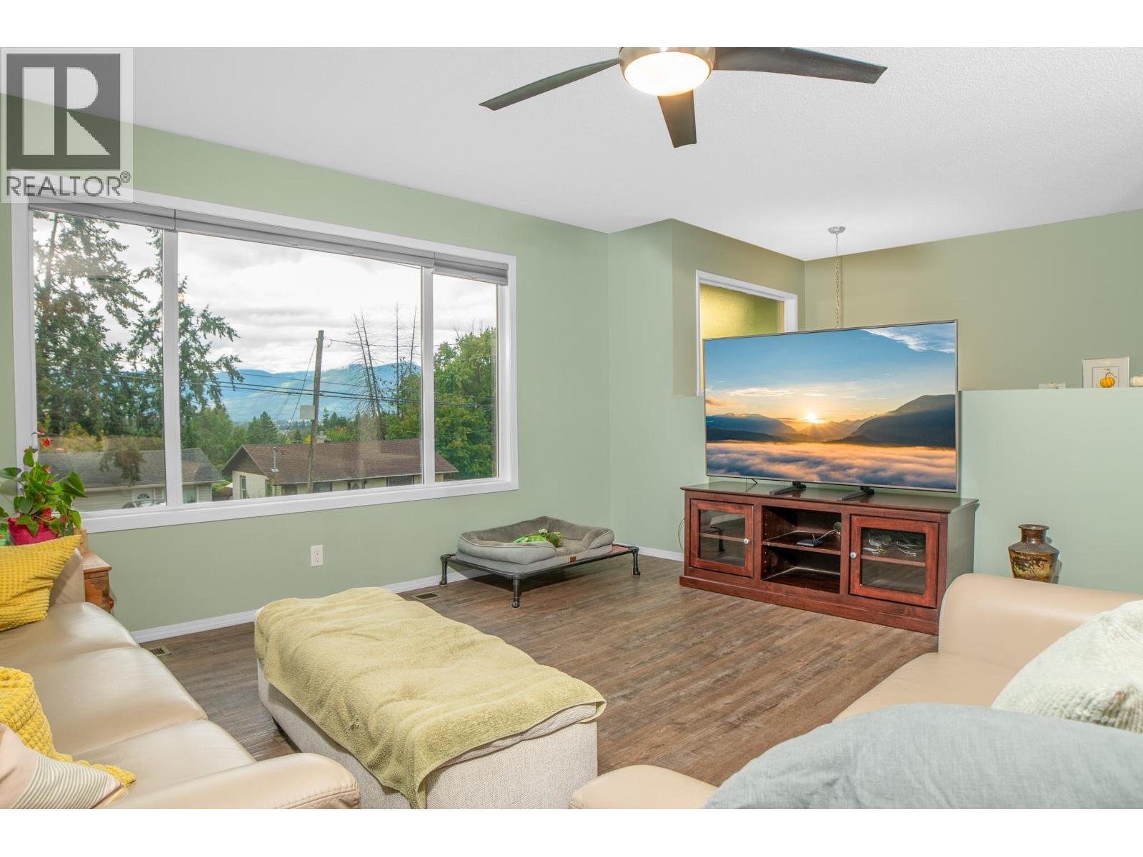 1124 ERICKSON Street, Creston