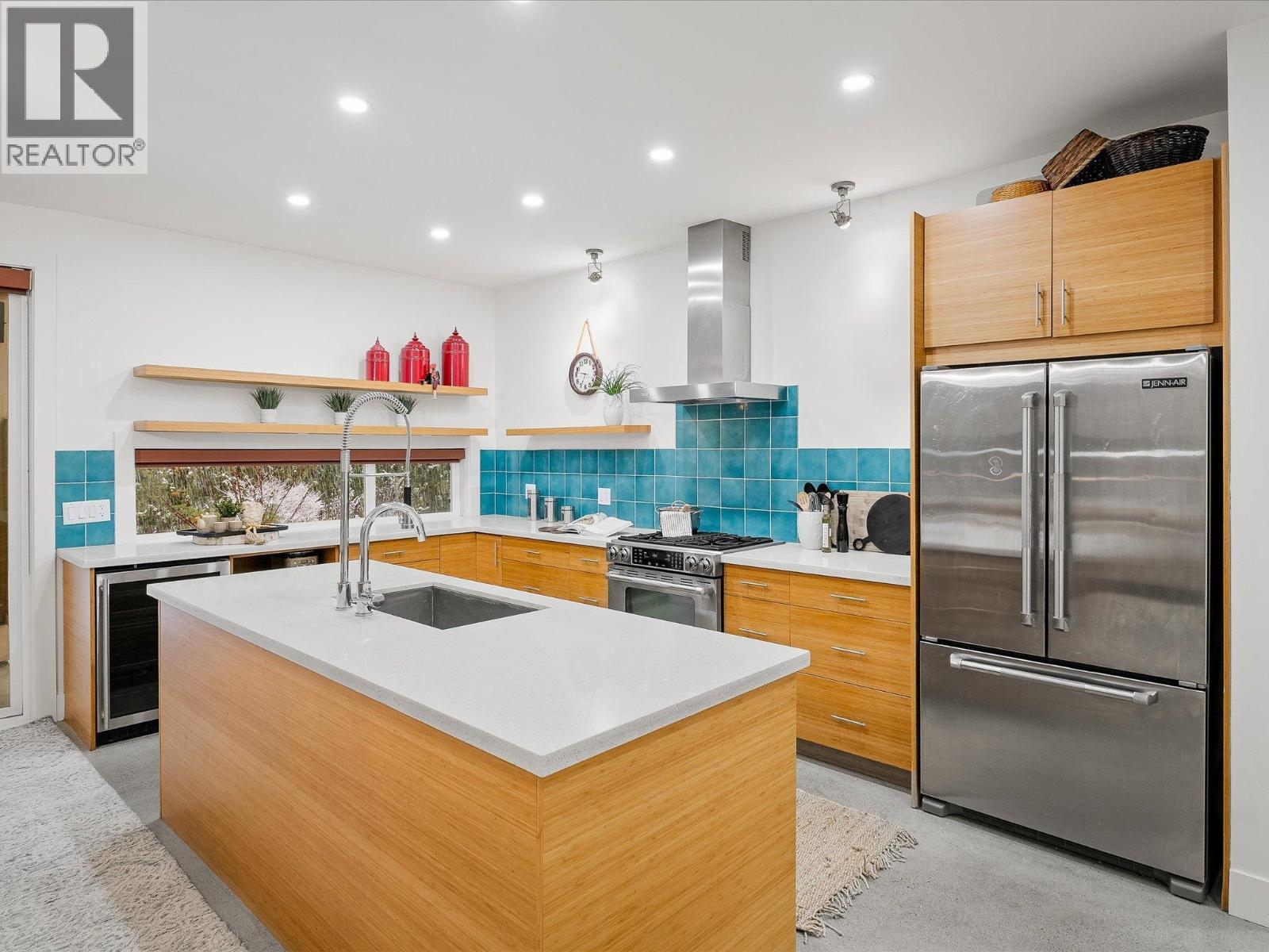 1087 MADELEY PLACE, Whistler