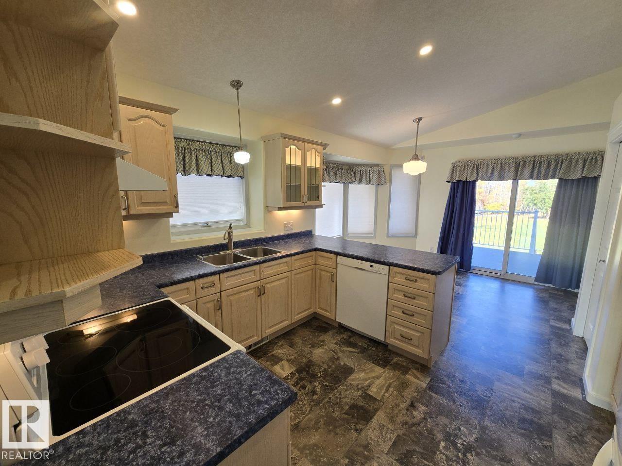 13904 162 AV NW, Edmonton