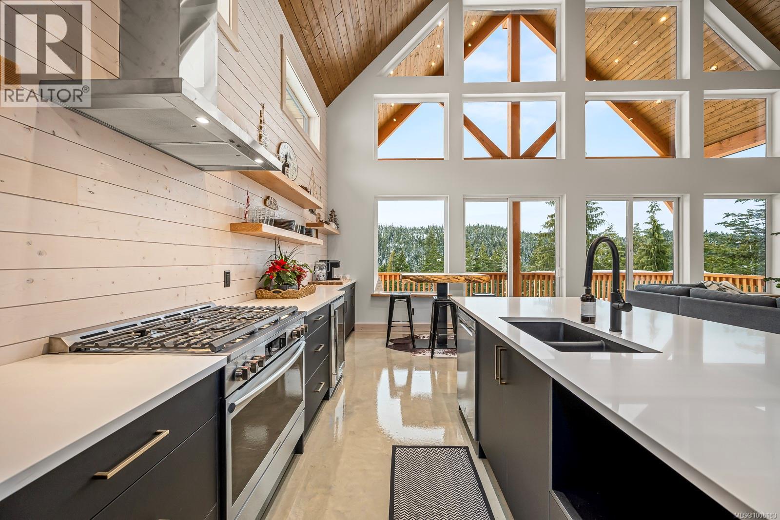 455 ARROWSMITH Ridge, Courtenay