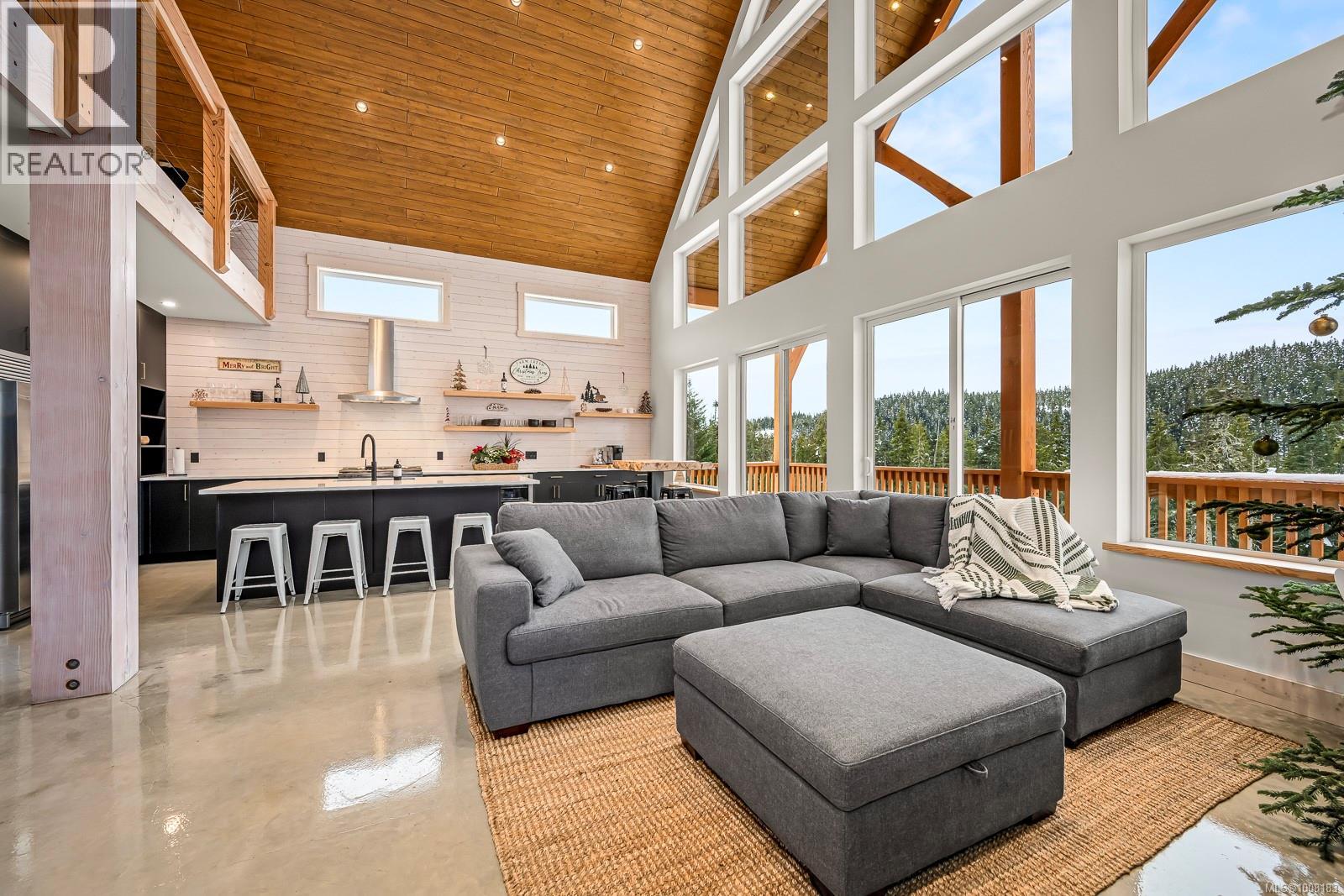 455 ARROWSMITH Ridge, Courtenay