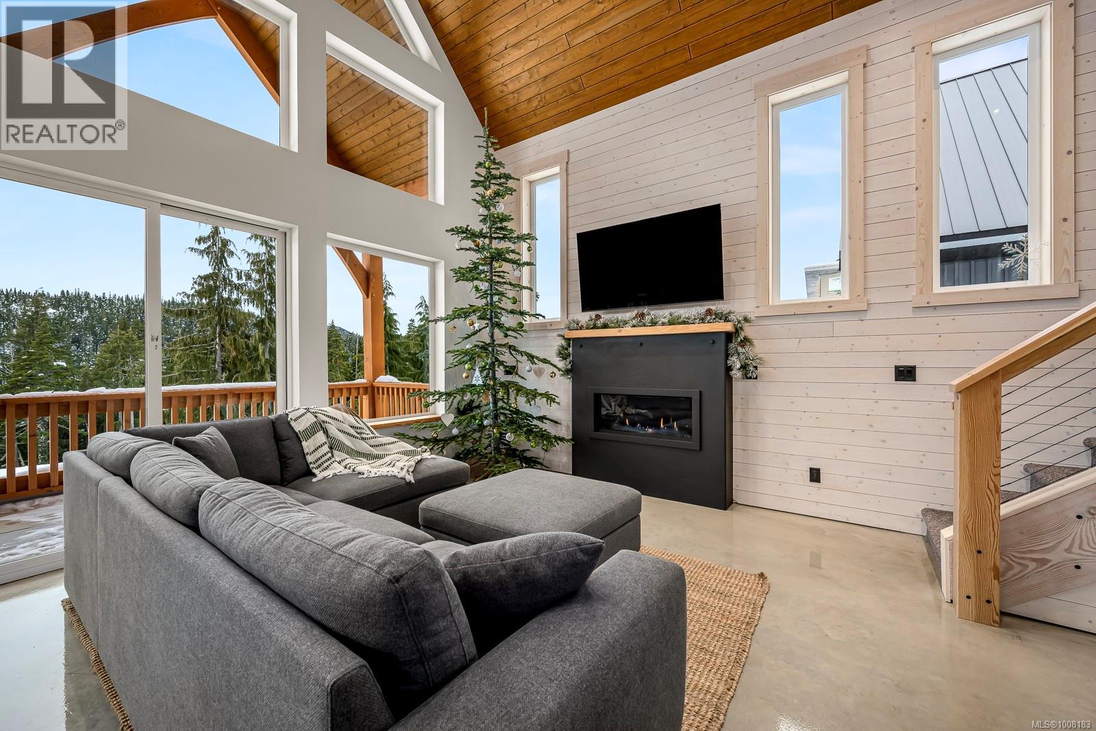 455 ARROWSMITH Ridge, Courtenay