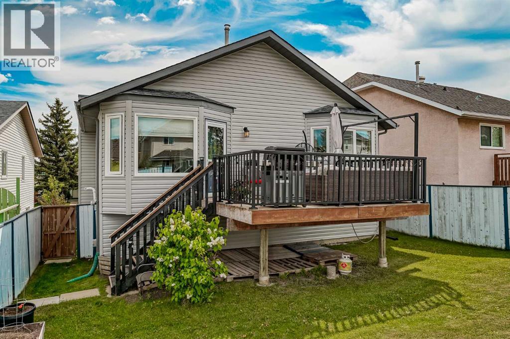 Single Family House 3 Level for Sale in  Harvest Glen Rise NE Harvest Hills Calgary 