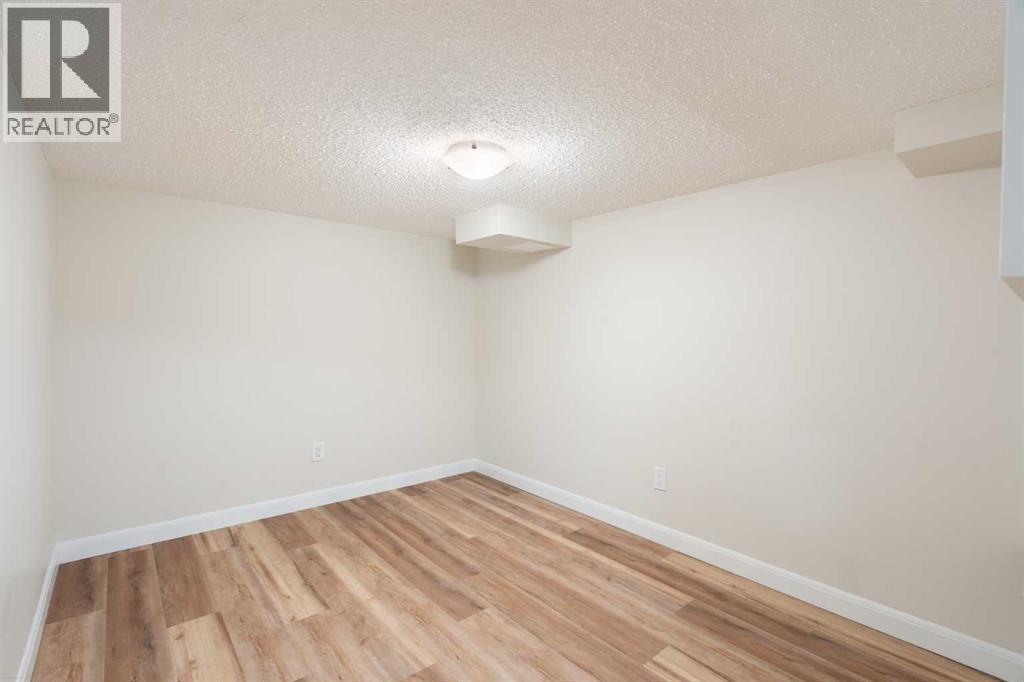 Single Family House for Sale in  Tuscany Ridge Heights NW Tuscany Calgary 