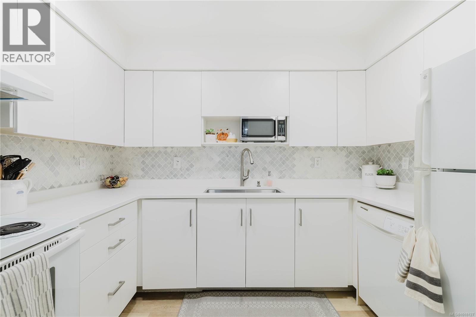 #3 740 WILSON ST - 8