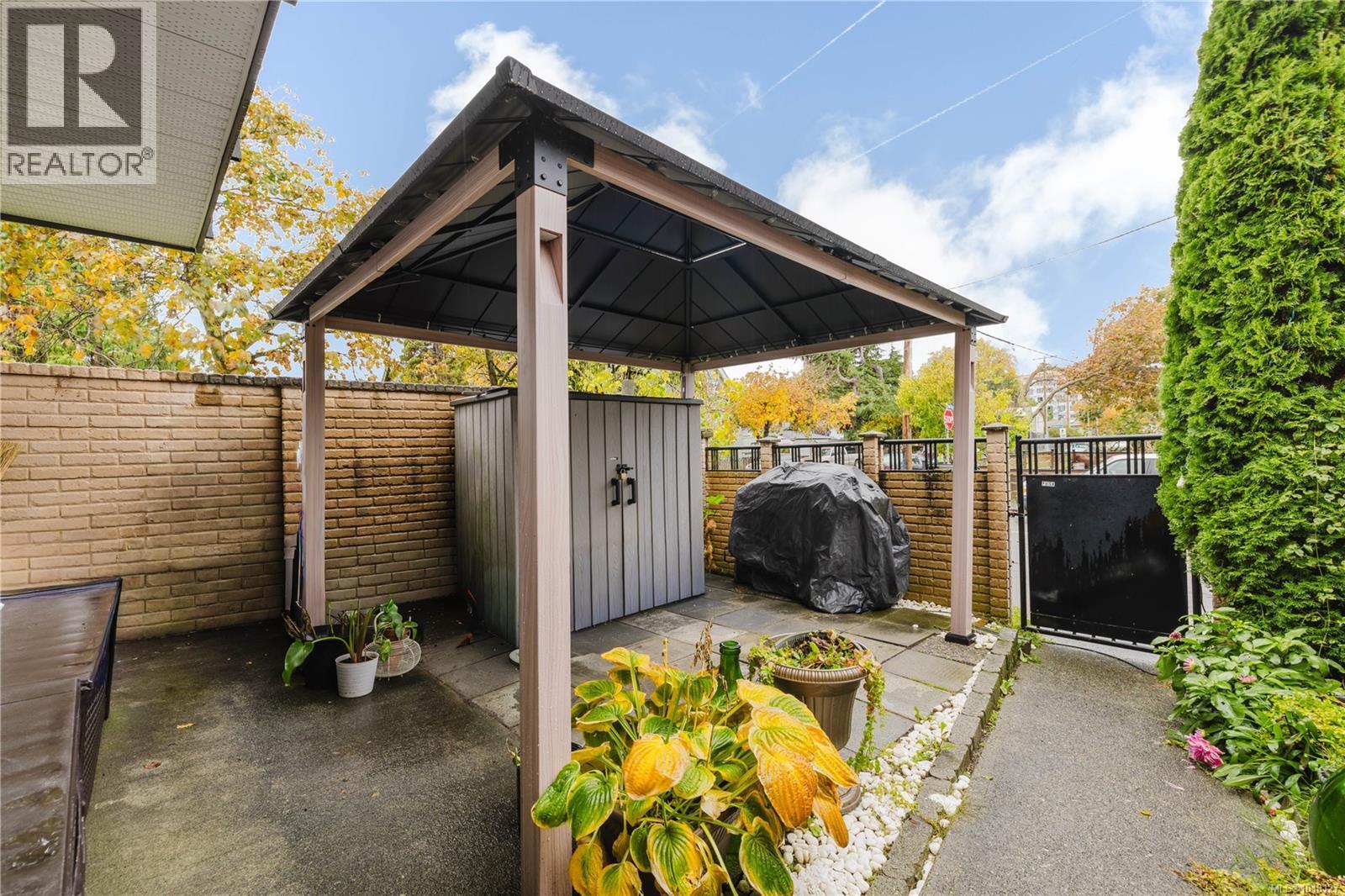 #3 740 WILSON ST - 23