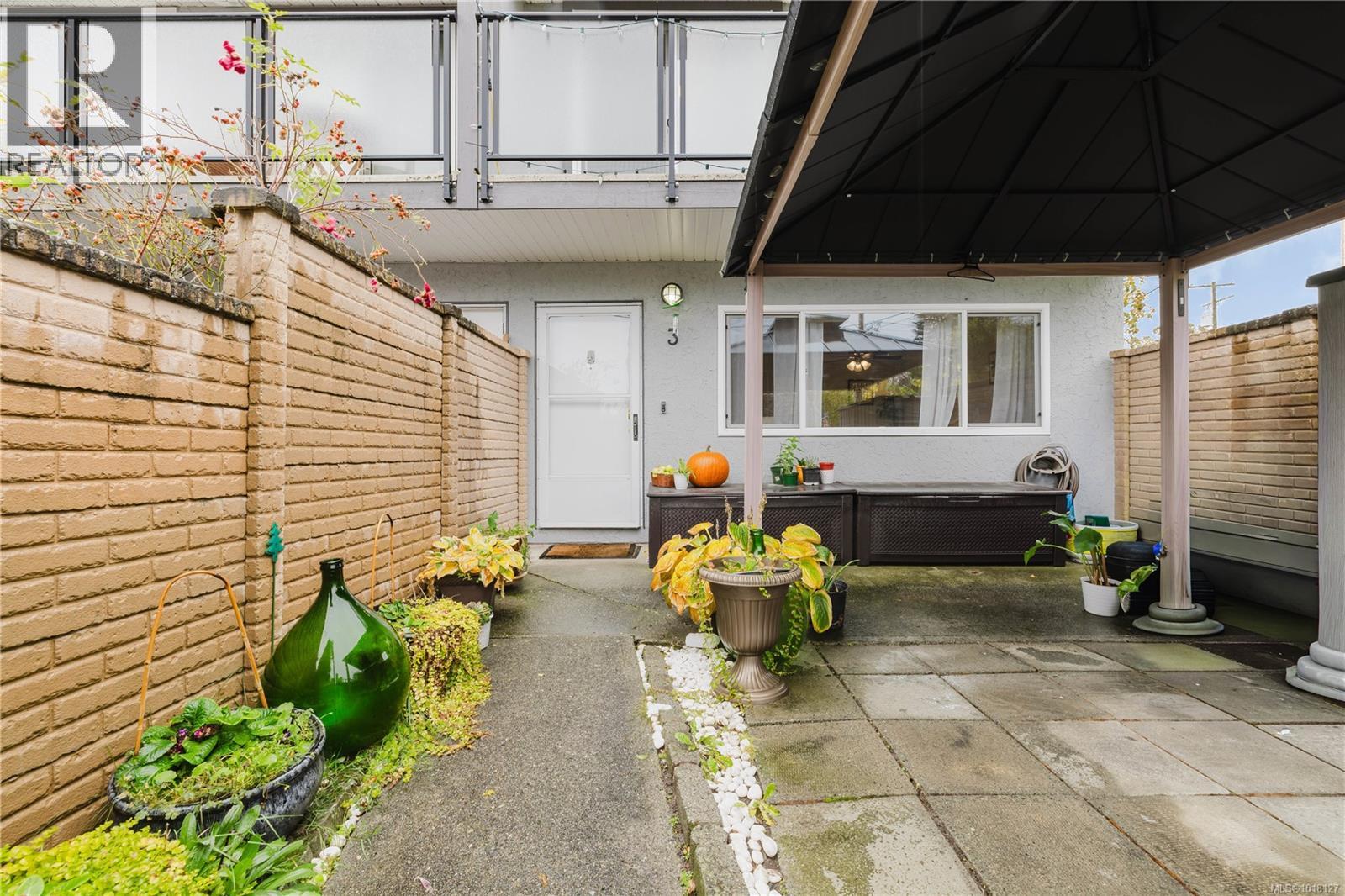 #3 740 WILSON ST - 24