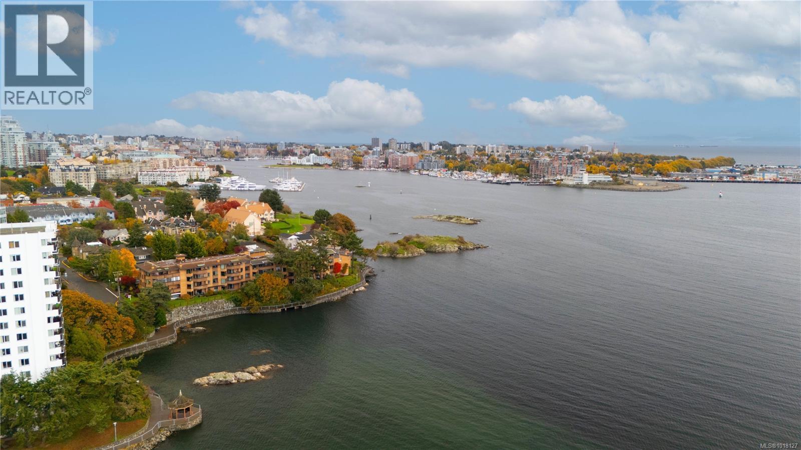 #3 740 WILSON ST - 32