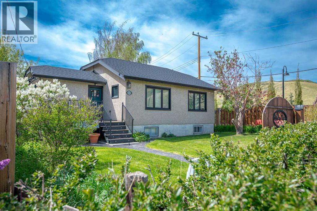 313 Ross Avenue, Cochrane