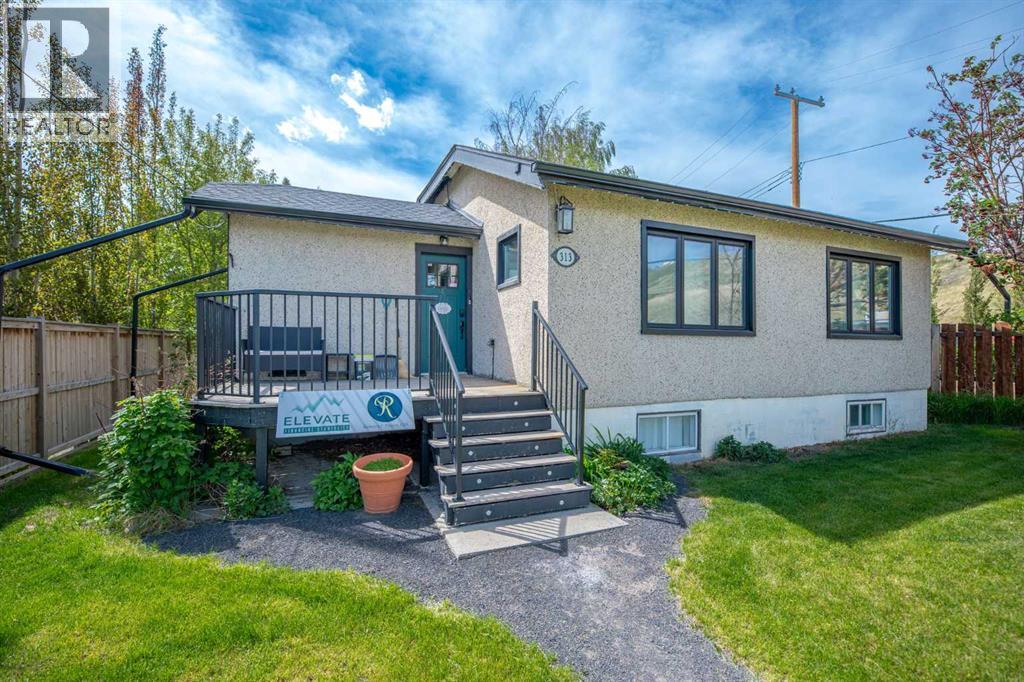 313 Ross Avenue, Cochrane