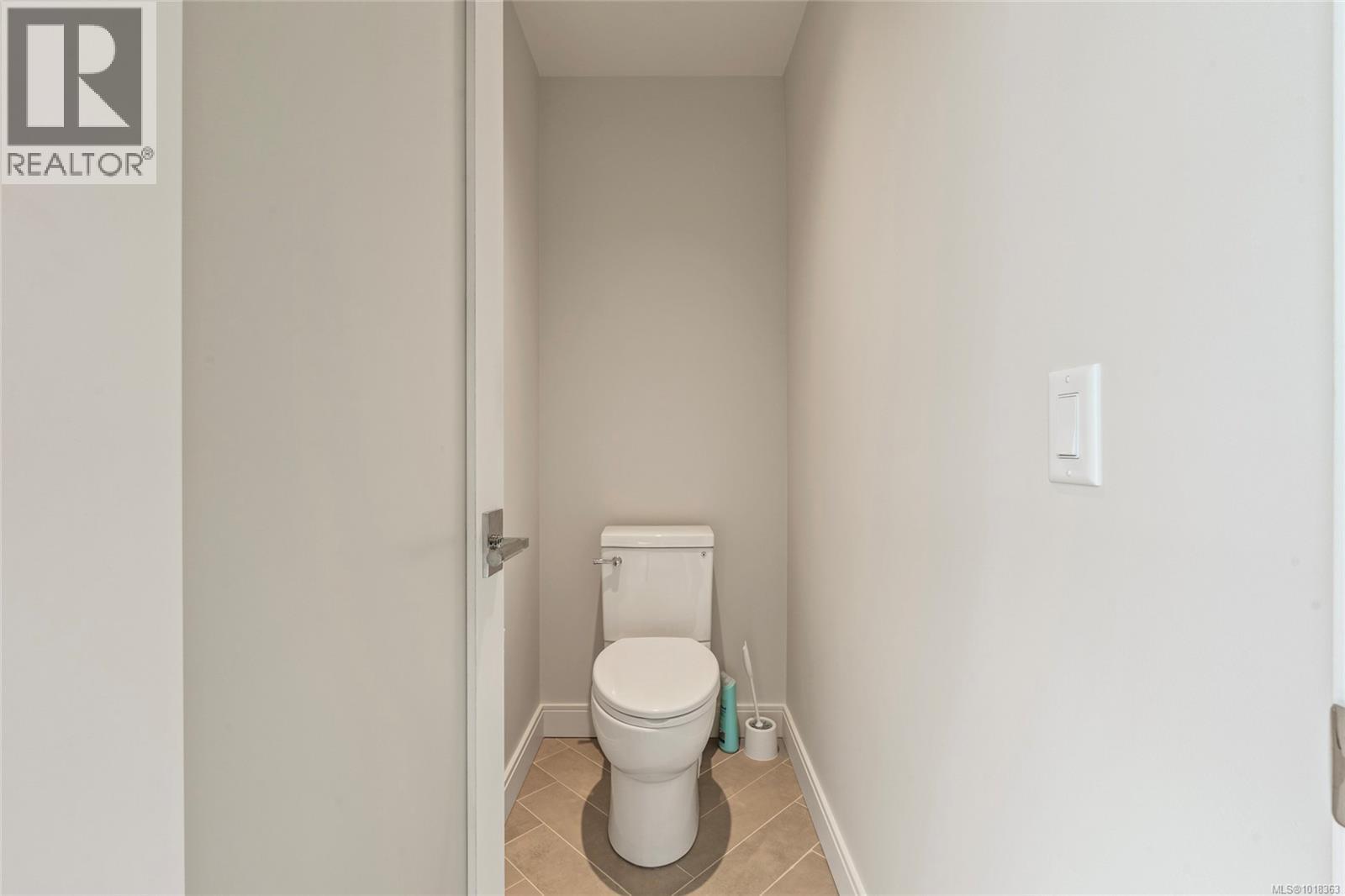 #301 1916 OAK BAY AVE - 15