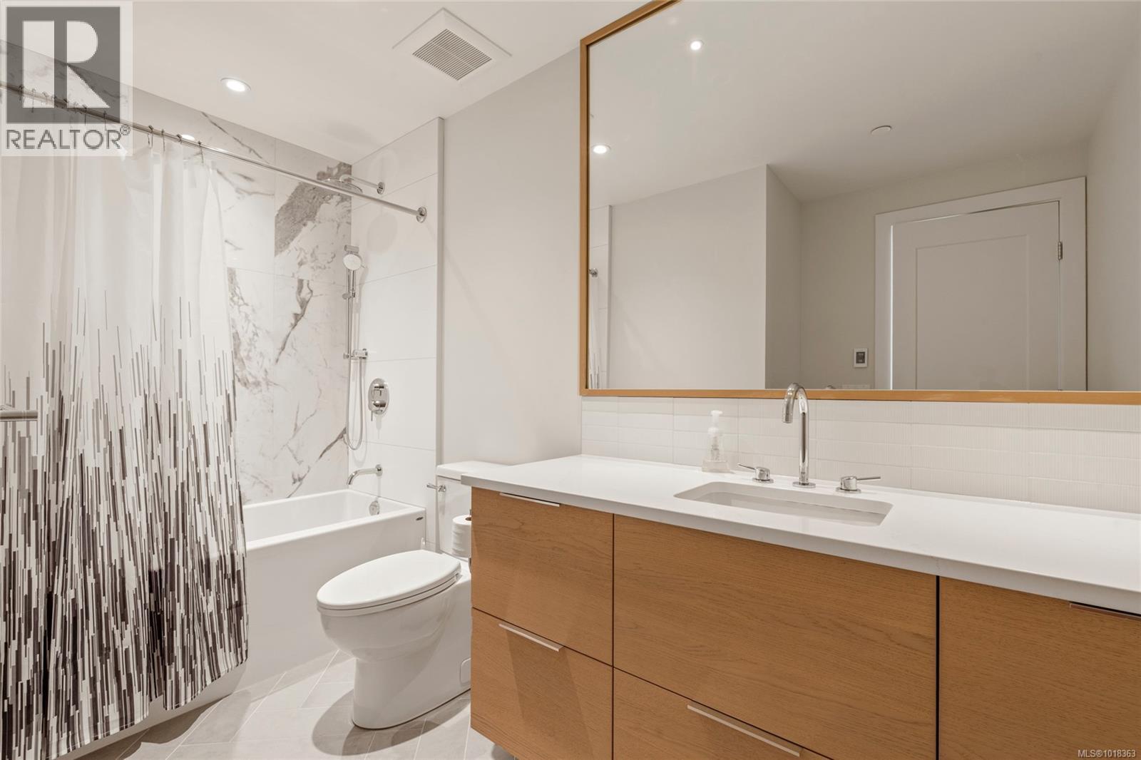 #301 1916 OAK BAY AVE - 20