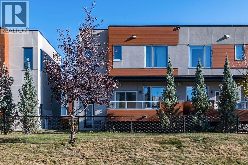 Single Family House for Sale in  Shawnee Common SW Shawnee Slopes Calgary 