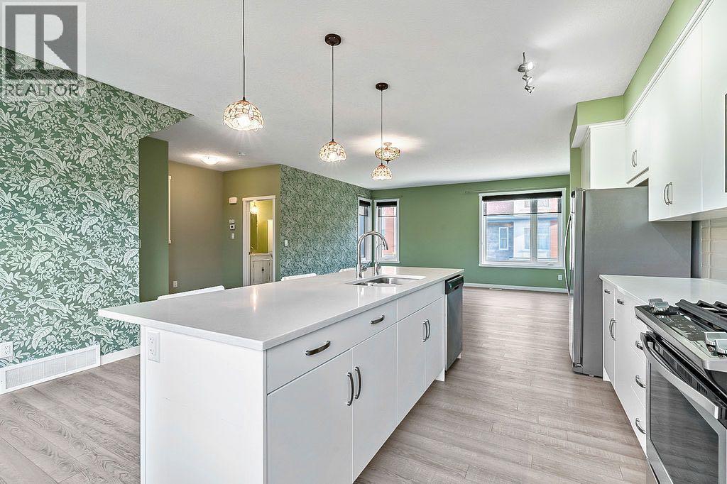 Single Family House for Sale in  Shawnee Common SW Shawnee Slopes Calgary 