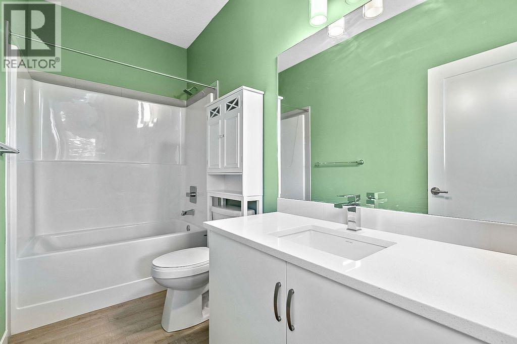 Single Family House for Sale in  Shawnee Common SW Shawnee Slopes Calgary 