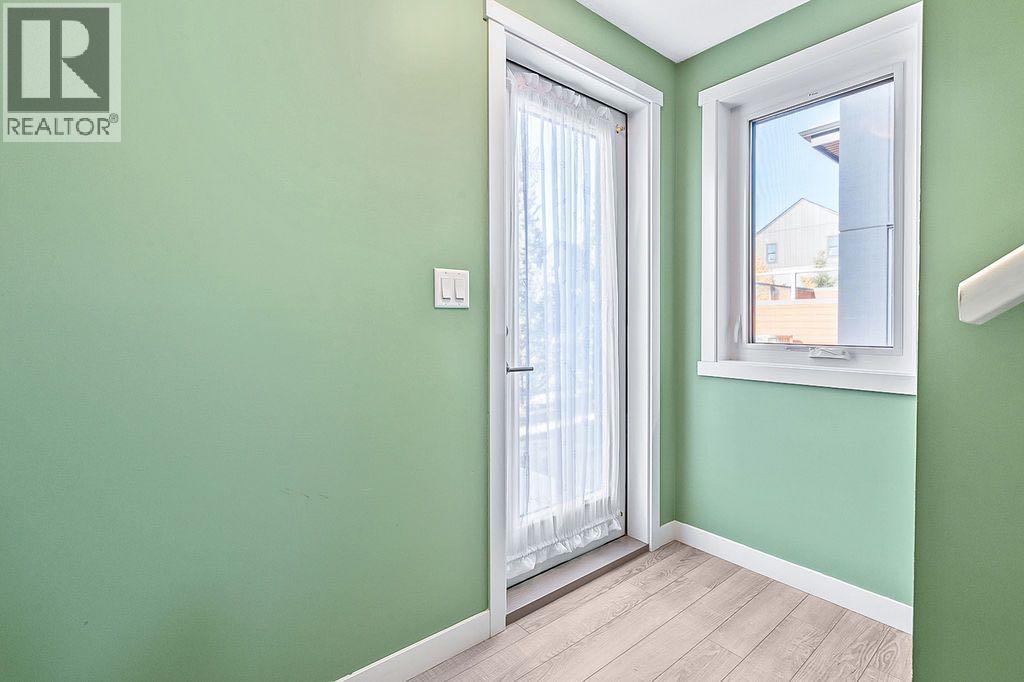 Single Family House for Sale in  Shawnee Common SW Shawnee Slopes Calgary 