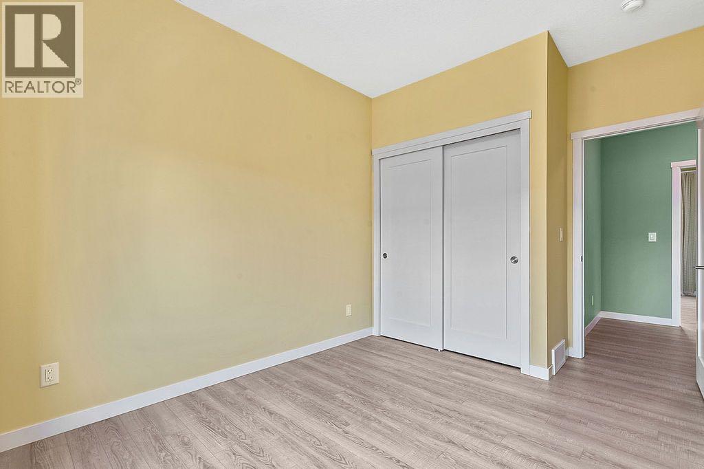 Single Family House for Sale in  Shawnee Common SW Shawnee Slopes Calgary 