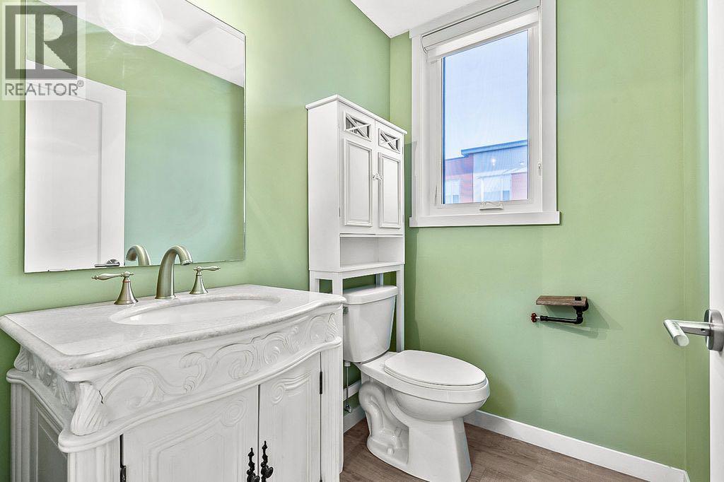 Single Family House for Sale in  Shawnee Common SW Shawnee Slopes Calgary 