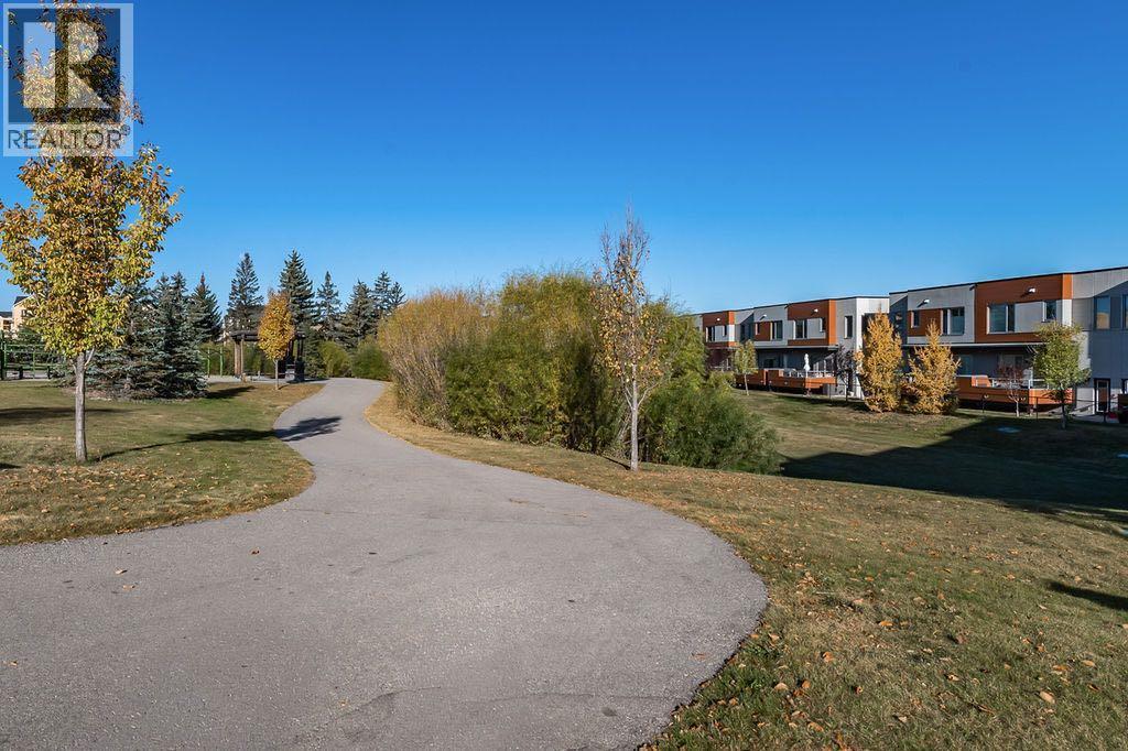 Single Family House for Sale in  Shawnee Common SW Shawnee Slopes Calgary 