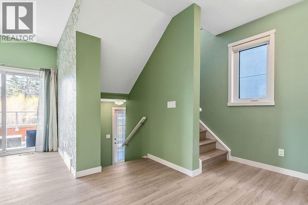 Single Family House for Sale in  Shawnee Common SW Shawnee Slopes Calgary 