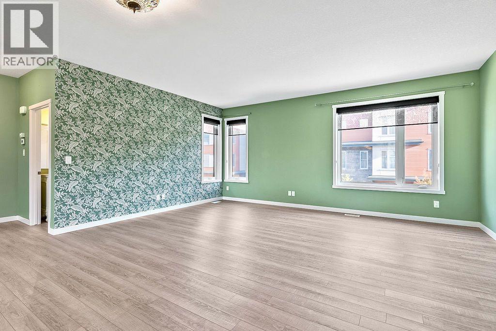 Single Family House for Sale in  Shawnee Common SW Shawnee Slopes Calgary 