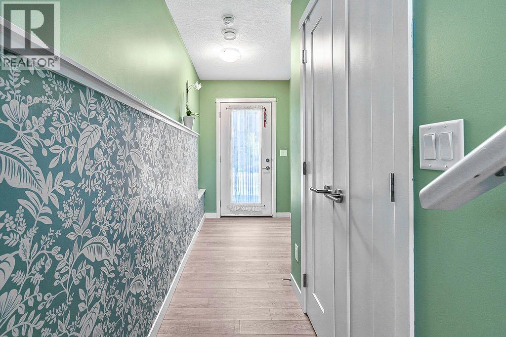 Single Family House for Sale in  Shawnee Common SW Shawnee Slopes Calgary 