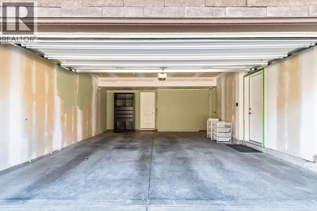 Single Family House for Sale in  Shawnee Common SW Shawnee Slopes Calgary 