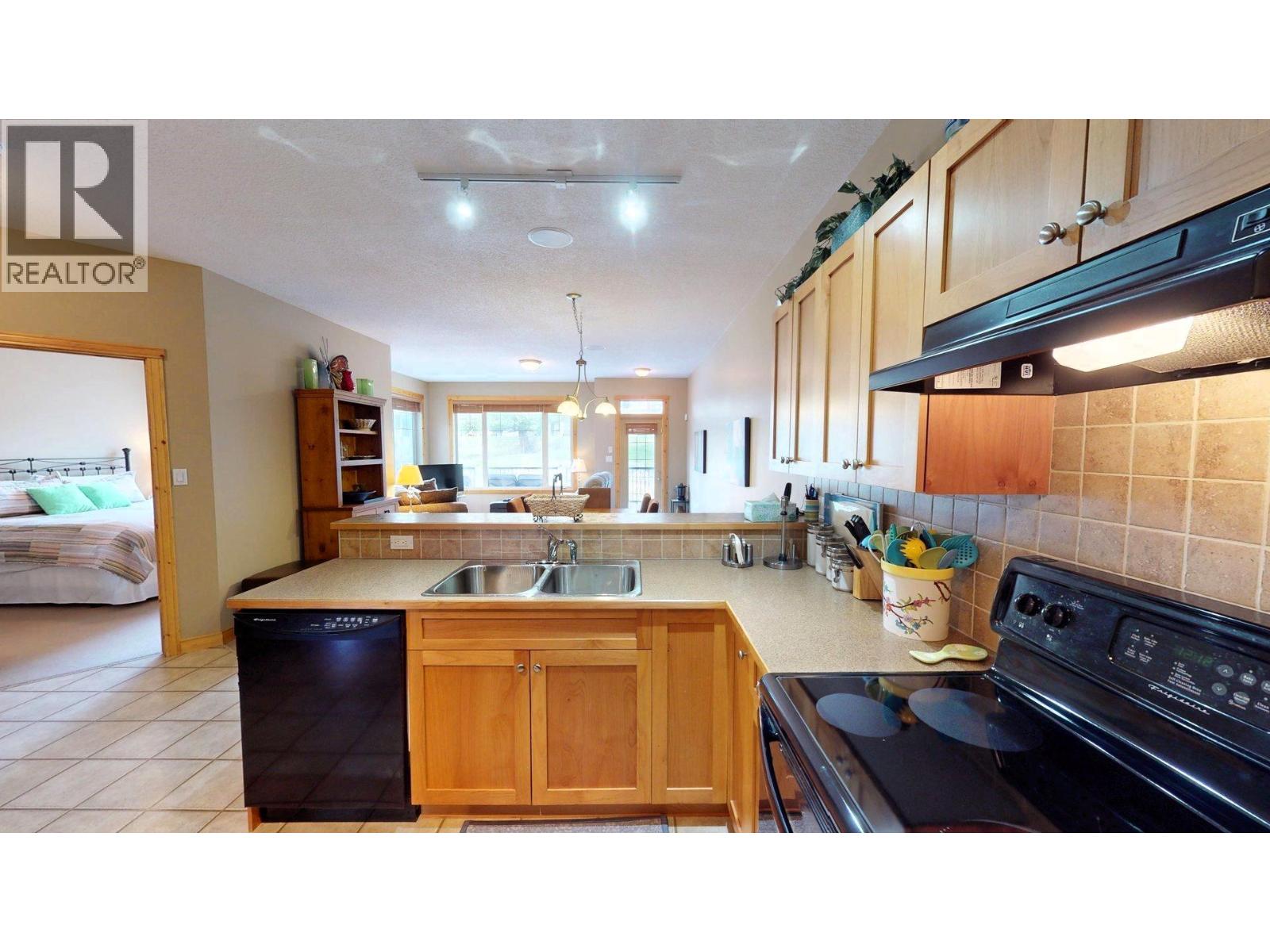 4886 RIDGE ROAD - 24