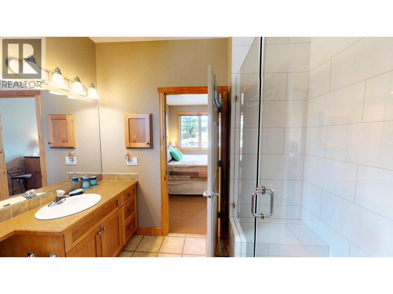 4886 RIDGE ROAD - 32