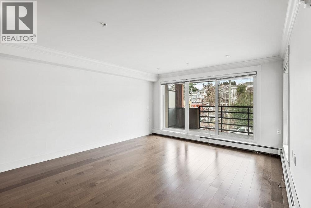 202 857 W 15TH STREET, North Vancouver