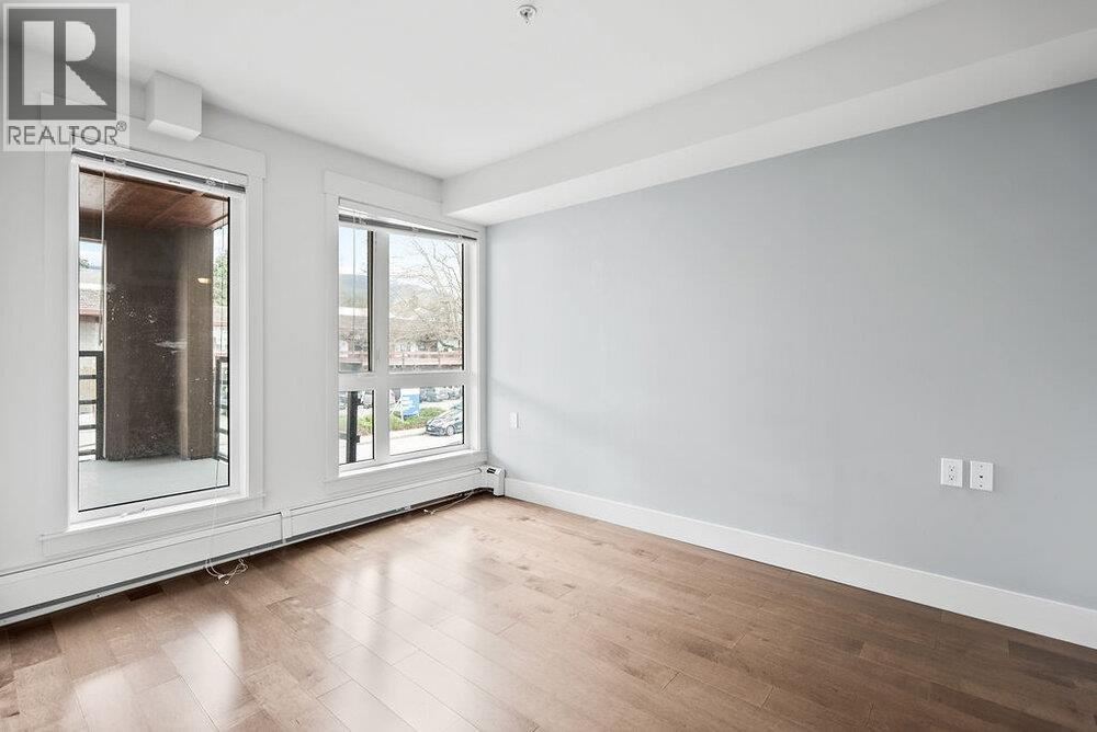 202 857 W 15TH STREET, North Vancouver