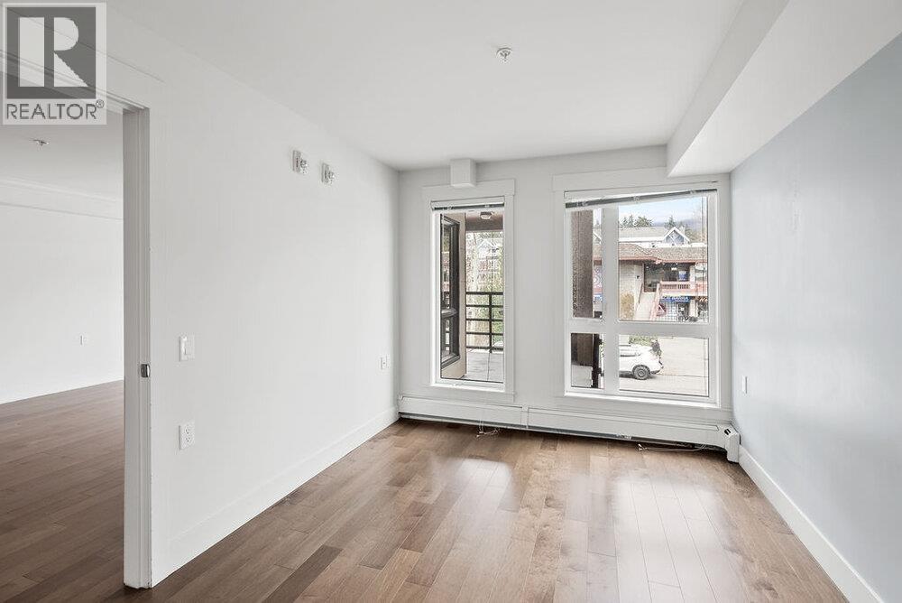 202 857 W 15TH STREET, North Vancouver