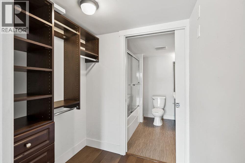 202 857 W 15TH STREET, North Vancouver