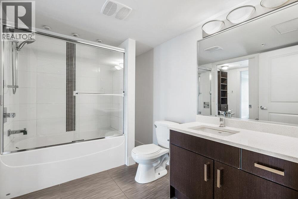 202 857 W 15TH STREET, North Vancouver