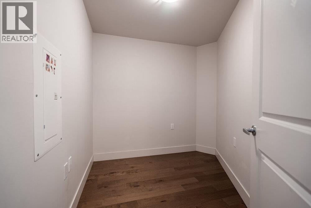 202 857 W 15TH STREET, North Vancouver